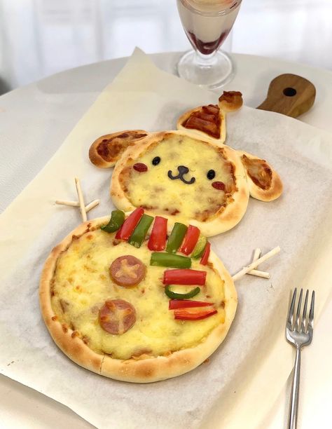 Twitter Pizza Design Ideas, Cute Pizza, Deep Cleaning Hacks, Food Shapes, Pizza Design, Kawaii Cooking, Think Food, Snacks Für Party, Christmas Puppy