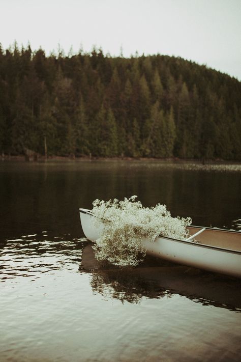 powell lake canoe elopement photos Canoe Couple Photos, Canoe Wedding Photos, Canoe Couples Photoshoot, Canoe Engagement Pictures, Canoe Elopement, Canoe Photoshoot, Powell Lake, Canoe Pictures, Canoe Wedding