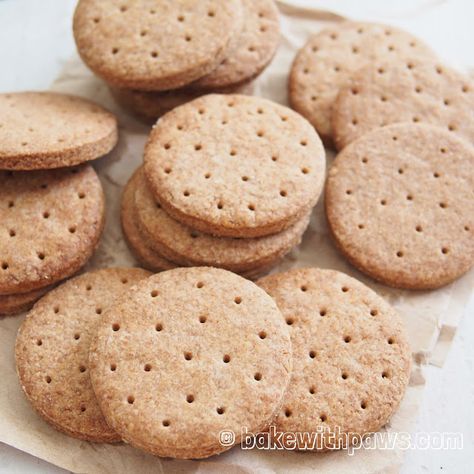 Homemade Digestive Biscuits - BAKE WITH PAWS Digestive Cookies, Biscuits From Scratch, Sesame Cookies, Biscuits Graham, Smart Snacks, Recipe Example, Toast Toppings, Biscuit Bake, Digestive Biscuits