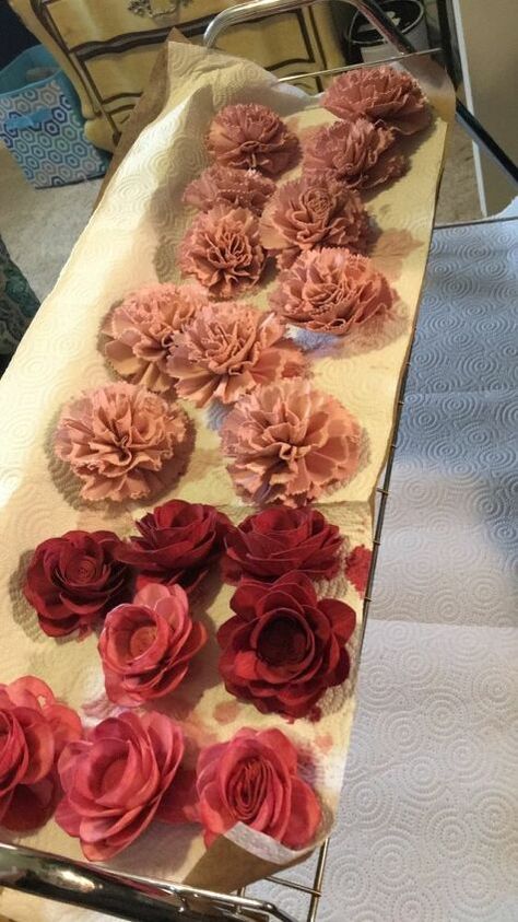 Making Wood Flowers, Wood Roses How To Make, Wooden Flower Bouquet Wedding Ideas, Dye Wood Flowers, Wooden Flower Bouquet Diy, Solawood Flowers Making, Solo Wood Flower Bouquet, Wood Flower Bouquet Wedding, How To Make Wood Flowers