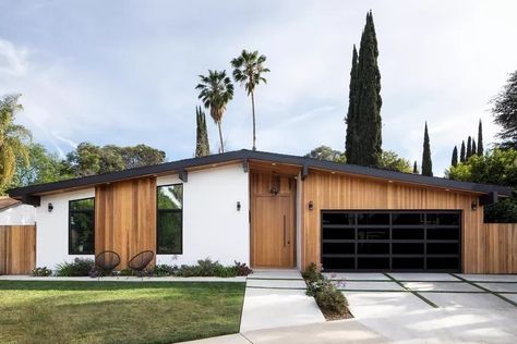 70s House Renovation Exterior, Mid Century Modern House Exterior Update, 1970s House Exterior Makeover, Mid Century Modern House Exterior Brick, 1960s Exterior House, White Modern Exterior House, Modern Wood Exterior House, Midcentury Modern Home Exterior, Garage Exterior Ideas