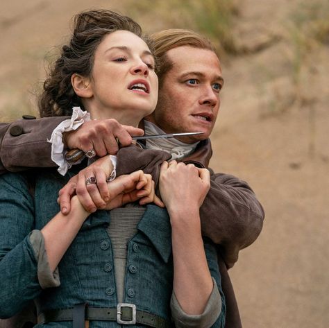 Ed Speleers, Outlander Show, Holding Knife, Richard Rankin, The Fiery Cross, Outlander Tv, Outlander Fan, Digital News, Caitriona Balfe