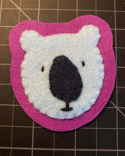 I've been experimenting with felt and sewing a lot lately so here's some sew in felt patches I've made as a low stress activity for myself <3 It's nice to make something and not worry too much about the outcome. These will be available on etsy with the rest of my drop this weekend on April 27th! . . . #etsy #etsyshop #patches #sewonpatch #sewing #embroidery #embroideryart #sewingproject #sewingaddict #feltcraft #feltanimals #feltart #feltlove #critterart #animalart #cuteart #cuteanimals #carr... Craft When Bored, Felt Fabric Crafts, Felt Patches, Felt Patch, Angel Crafts, Beads Embroidery, Felting Ideas, Art To Make, Felt Ideas