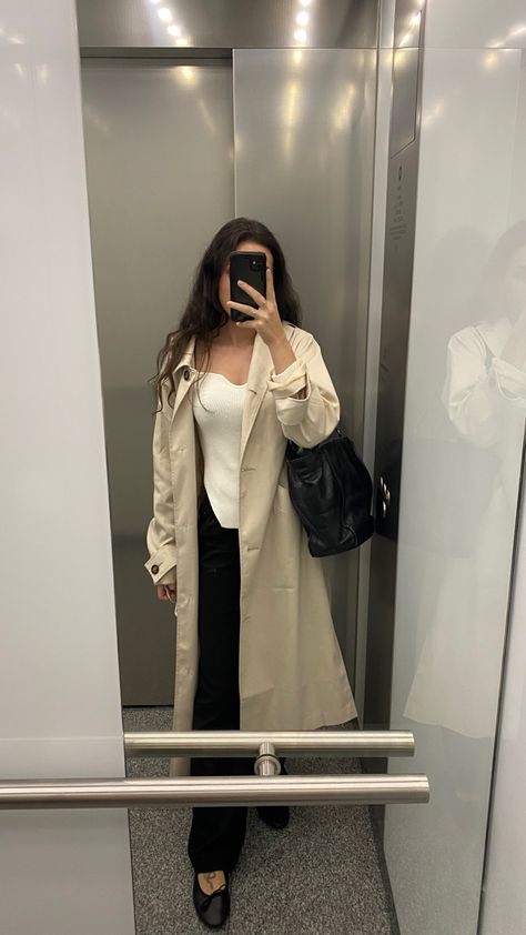 Outfit for the office, clean girl autumn Office Mirror Selfie, Clean Girl Autumn, Office Selfie, Vacay Pictures, Corporate Girl, Spiegel Selfie, Insta Photos, Work Outfits Women, Clean Girl