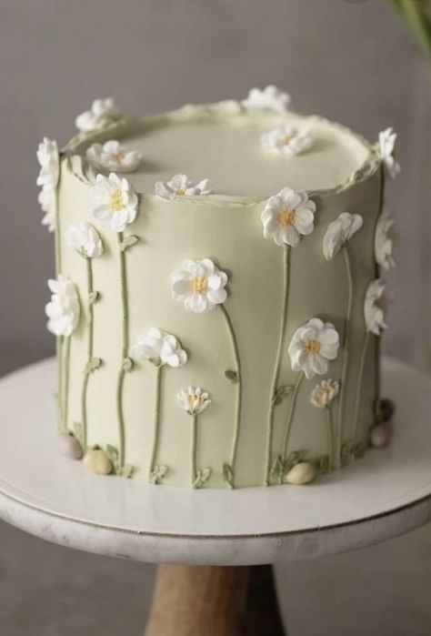 Simple Succulent Cake, White Cake With Green Flowers, Sweet 16 Cakes Sage Green, Nature Cake Design, Pistachio Birthday Cake, Green Cake With Flowers, Cute Green Cake, Green Fondant Cake, Gardening Theme Cake