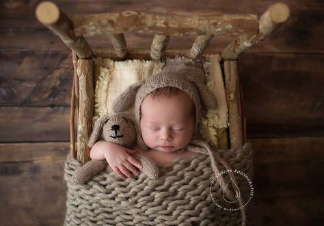 Fluffy Puppy, Baby Boy Newborn Pictures, Newborn Bed, Foto Newborn, Newborn Photography Boy, Newborn Photography Poses, Newborn Baby Photoshoot, Baby Poses, Newborn Poses