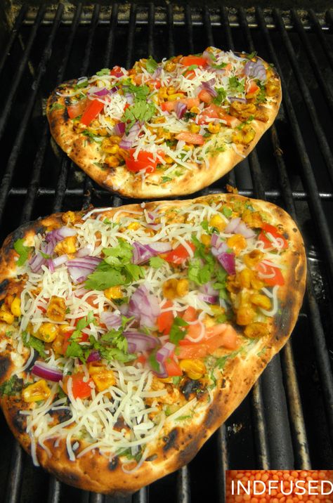 Casserole Pizza, Indian Pizza, Pizza Appetizer, Pizzas Recipe, Recipes Pizza, Naan Pizza, Naan Recipe, Vegetarian Snacks Recipes, Healthy Homemade Recipes