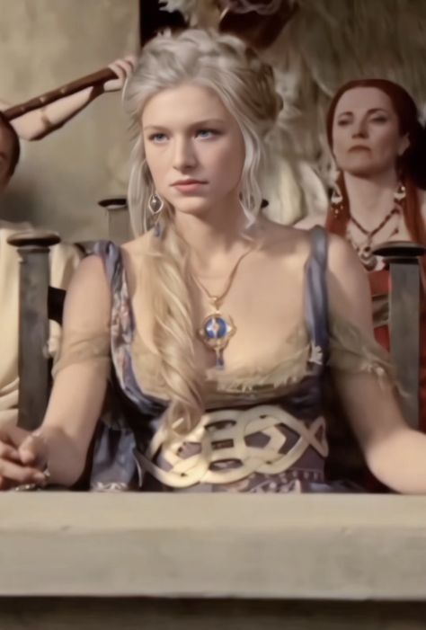 Hunter Schafer Targaryen, Velaryon Face Claim, Targaryen Face Claim, Forest Elf Aesthetic, Art Story Ideas, Targaryen Hair, Daenerys And Jon, Visenya Targaryen, Hunter Schafer