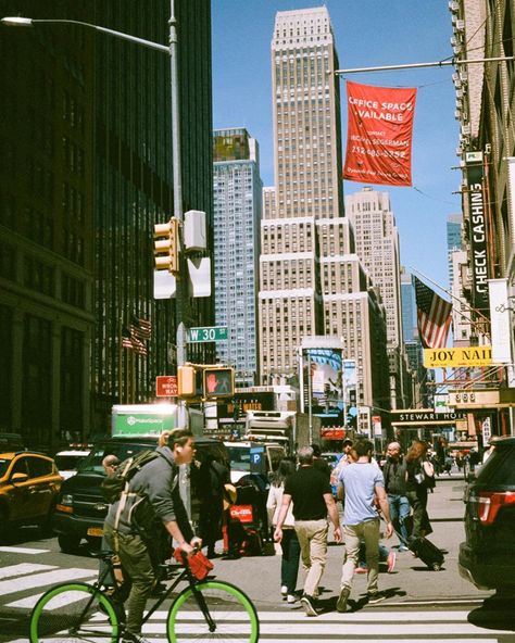 New York Vibes, Tall Buildings, Image Film, Empire State Of Mind, Nyc Aesthetic, Nyc Life, New York Aesthetic, New York Life, City Vibe