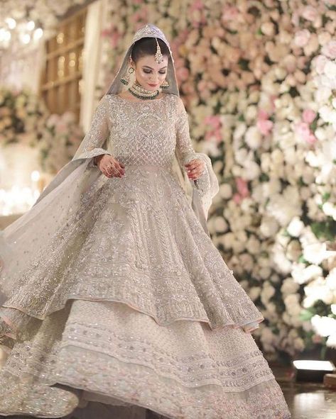 Walima Dress, Red Bridal Dress, Desi Wedding Dresses, Nikkah Dress, Wedding Lehenga Designs, Asian Bridal Dresses, Asian Wedding Dress, Latest Bridal Dresses, Bridal Dresses Pakistan