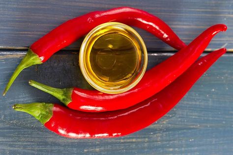 Cayenne Pepper Infused Olive Oil, Cayenne Oil Recipe, Cayenne Infused Oil, Cyanne Pepper Recipes, Pepper Oil Recipe, Cayenne Oil, Italian Frying Peppers, Cayenne Pepper Recipes, Bread Dips Recipes