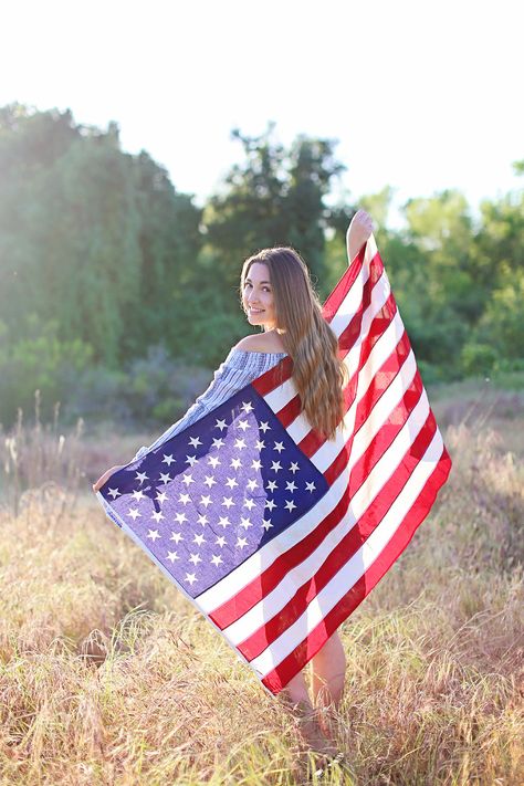 Pictures With Flags Photo Shoot, Senior Pictures With American Flag, Senior Picture Ideas American Flag, Patriotic Senior Pictures, Flag Photoshoot Ideas, American Senior Pictures, American Flag Senior Pictures, Flag Senior Pictures, Memorial Day Photoshoot