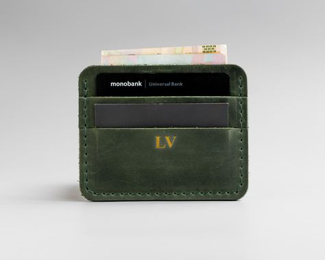 Looking for a cute but still functional gift? Easy! We all hate scattered banknotes and cards all over the house! Keep all of your little knick-knacks in one place by getting yourself a compact cardholder. Benefit from the minimalistic but stylish design of this cardholder made of genuine leather. Leather is an extra durable material to opt for as it will stand the test of time and keep all your cards and banknotes protected for years to come. Makes a great present for anyone loving leather acce Card Holder Aesthetic, Cute Card Holder, Keychain Card Holder, Elegant Wallet, Purse Making, Wallet Design, Leather Cardholder, Card Organizer, Card Sleeve