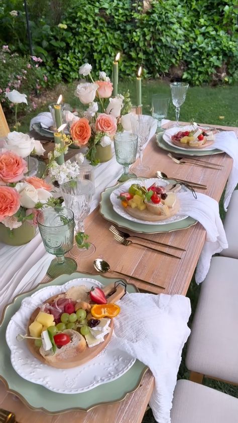 Sage Green Picnic Aesthetic, Green Picnic Aesthetic, Sage Green Picnic, Pink And Green Picnic Aesthetic, Teal Picnic, Picnic Aesthetic With Table, Red Picnic, Green Picnic, Picnic Aesthetic