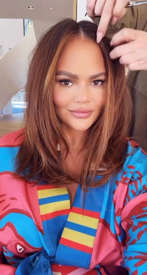 Christy Teigen Hair, Ginger Spice Hair, Chrissy Teigen Hair Color, Chrissy Teigen Hair, Christy Teigen, Chrissy Teigen Hair Bangs, Chrissy Teigen Modeling, Banana Bread Chrissy Teigen, Chrissy Teigen Pregnancy Style