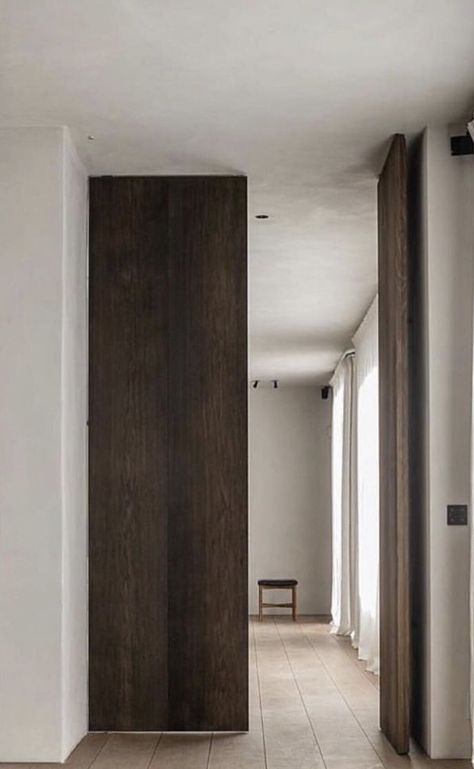 inspire | interior doors — r o o s t Minimalism Interior, Door Design, White Walls, Architecture Details, Interior Details, Interior Spaces, Doors Interior, Windows And Doors, Architecture House