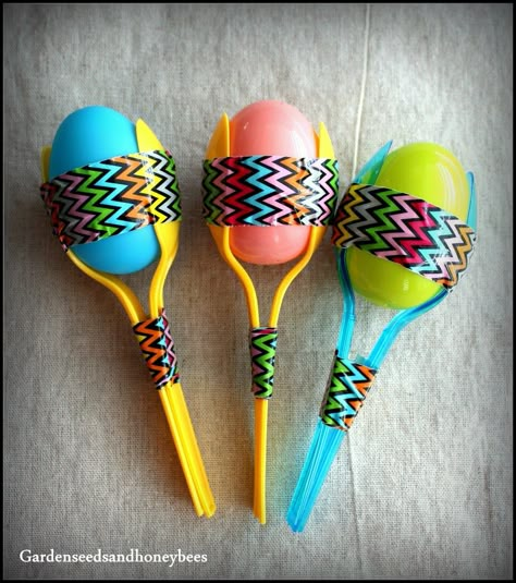 DIY Maracas - Garden Seeds and Honey Bees Diy Maracas, Maracas Craft, Music Instruments Diy, Instruments Diy, Instrument Craft, Homemade Instruments, Diy Instruments, Preschool Music, Diy Musical Instruments