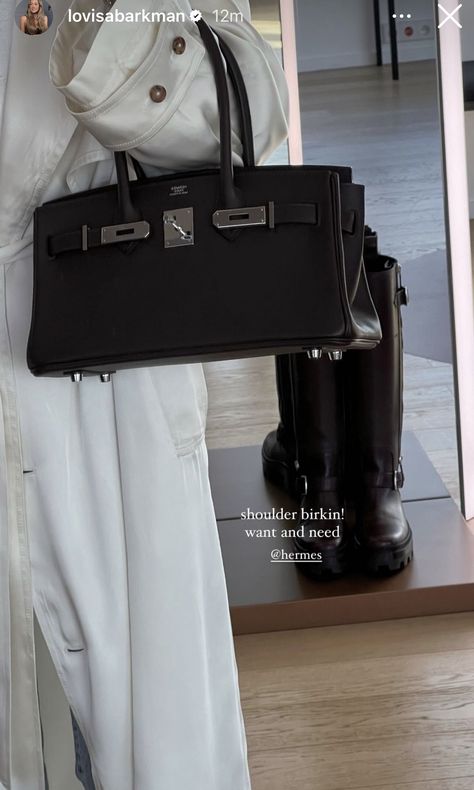 Black Purse Outfit Aesthetic, Hermes Kelly 25 Outfit, Rich Black Women Aesthetic, Hermes Wishlist, Archive Pieces, Hermes Kelly 25, Purse Outfit, Luxury Bags Collection, Hermes Kelly Bag