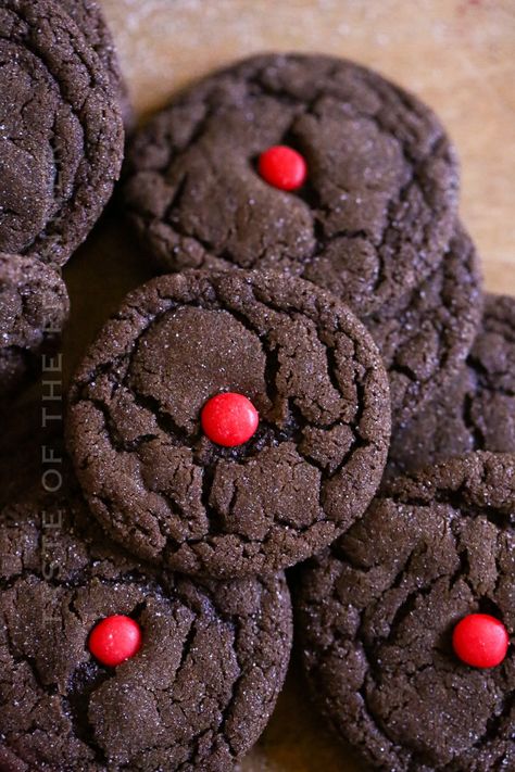 These super Soft Chocolate Sugar Cookies (or Rudolph Cookies during the holiday season) are incredibly easy to make! You'll love them! Rudolph Cookies, Soft Chocolate Cookie, Christmas Cookie Recipes Holiday, Favorite Christmas Recipes, Peanut Butter Blossom Cookies, Macadamia Nut Cookies, Christmas Pie, Blossom Cookies, Chocolate Sugar Cookies