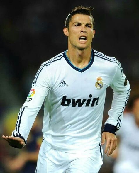 Cristiano Ronaldo 2013, Ronaldo Pfp, Ronaldo Free Kick, Cristiano Ronaldo Style, Ronaldo Photos, Cristiano Ronaldo Real Madrid, Real Madrid Cristiano Ronaldo, Cr7 Wallpapers, Ronaldo Pictures