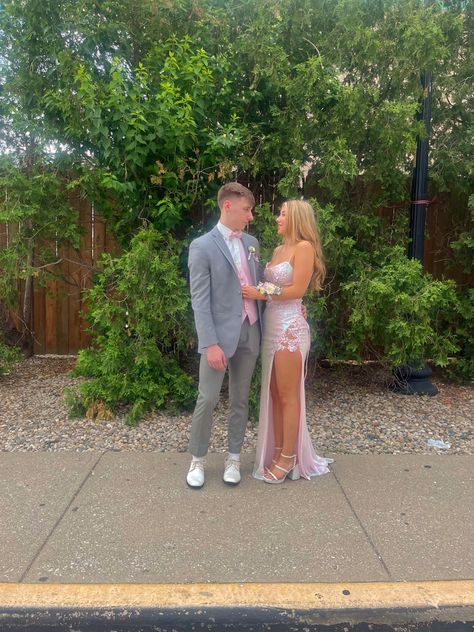 Prom Picture Poses, Sequin Pink, Homecoming Pictures, Prom Couples, Prom Poses, Stunning Prom Dresses, Pink Mermaid, Preppy Dresses, Pink Prom