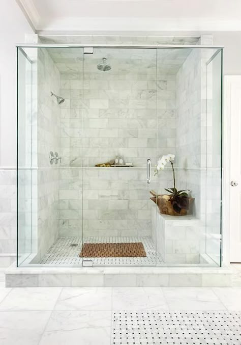 Makeover Kamar Mandi, Glass Showers, Marble Tile Bathroom, Bilik Air, Marble Showers, Master Shower, Master Bath Ideas, Small Bedrooms, Bathroom Shower Tile