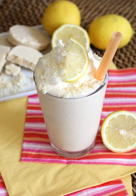 Lemon Cream Pie Milkshake | Community Post: 15 Outrageously Delicious Milkshakes To Get You Ready For Summer Frosted Lemonade Recipe, Fool Recipe, Lemon Cream Pie, Lemon Cream Pies, Lemon Ice Cream, Low Carb Drinks, Milkshake Recipe, Lemon Drink, Frozen Lemonade