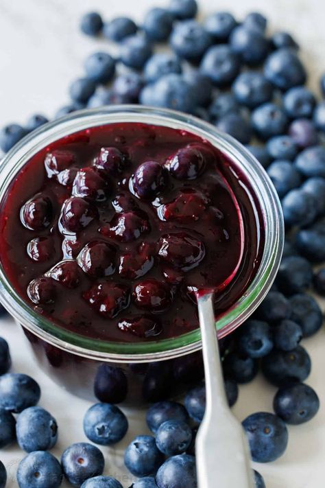 Blueberry Topping For Cheesecake, Blueberry Pie Filling Recipes, Blueberry Sauce Recipe, Easy Blueberry Pie, Pectin Recipes, Fruit Jam Recipes, Homemade Blueberry Pie, Blueberry Jam Recipe, Blueberry Topping