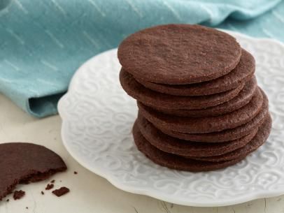 Crisp Chocolate Cookies, Crispy Chocolate Cookies, Crisps Recipe, Crispy Chocolate Chip Cookies, Measuring Flour, Chocolate Wafer, Chocolate Wafer Cookies, Cookie Crisp, Hot Chocolate Cookies