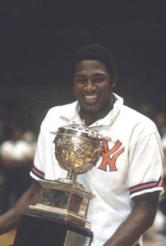 This Date in #Knicks History: NYK captures their first @NBA championship in 1970.   https://t.co/7EaSdhQFFe https://t.co/BwOcTsuApX Elvin Hayes, Willis Reed, Nba Highlights, Basketball Diaries, Michael Jordan Pictures, Knicks Basketball, Basketball Stuff, Nba Championship, Basketball Players Nba