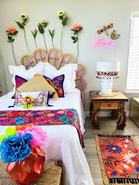 Room Ideas Mexican Style, Mexican Themed Bedroom, Mexican Style Bedroom, Mexican Bedroom Decor, Mexican Room, Baby Girls Bedroom, Girls Bedroom Design, Mexican Bedroom, Unique Bedroom Ideas