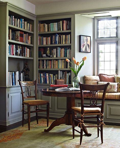 reading space ~ chairs, table, window seat  ♢ feels like in a Jane austen novel Small Home Libraries, Dining Room Library, Library Rooms, Home Library Rooms, Lots Of Books, Library Study, Library Room, Spanish Style Home, Home Library Design