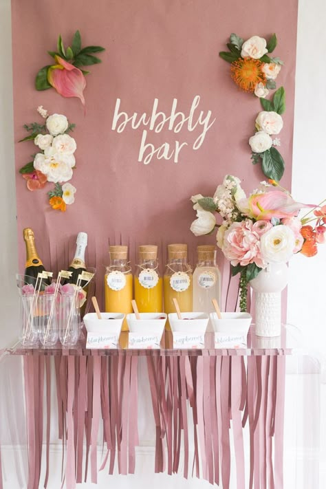 Nothing says celebration quite like a mimosa bar, right? Whether for a wedding, bridesmaid brunch, or bridal shower put on by the MOB, we’re all smiles when we see pretty bottles of bubbly and OJ. In order to give your mimosa bar a little extra punch, we’ve created these printables with Avery — and they’re perfect for your next party! Bridesmaid Brunch, Fiesta Shower, Bubbly Bar, Mimosa Bar, Bridal Shower Brunch, Bachelorette Party Games, Bridal Brunch, Bridal Shower Party, Team Bride