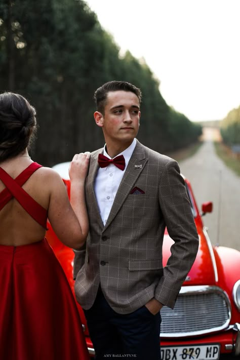 Prom City Photoshoot, Mx Farewell Photos, Industrial Prom Photoshoot, Matric Dance Poses Ideas, Matric Fairwell Photoshoot Ideas, Matrick Fairwell Photoshoot, Men Prom Poses, Male Prom Photoshoot, Prom Fotoshoot Ideas Couple