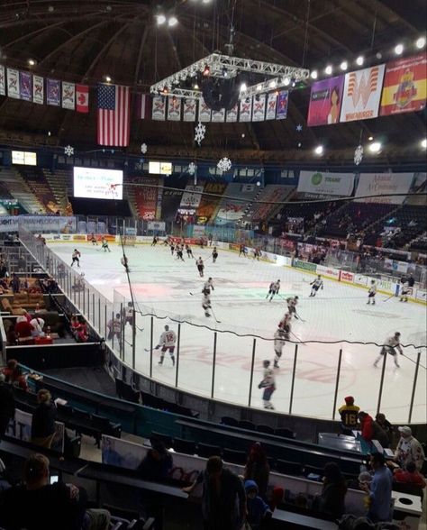 Hockey Boyfriend, Garrett Graham, Hockey Practice, Hockey Aesthetic, Books Characters, Hannah Wells, Hockey Girlfriend, Ice Sports, Playing For Keeps