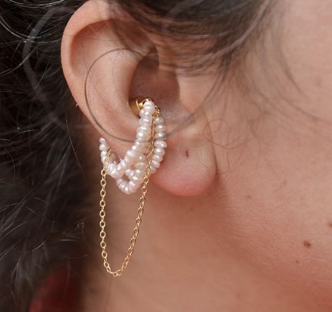 Magnet Ear Cuff Pearl, PEarls Ear Wraps, Magnetic Earrings, hypoallergenic. . #MagnetEarCuff #PearlEarWrap #MagneticEarrings #HypoallergenicJewelry #PearlAccessories #EarCuffStyle #ElegantEarrings #PearlPerfection #FashionJewels #EarCuffInspo #NoPiercingRequired #ChicAndTrendy #DelicateJewelry #ModernElegance #JewelryLovers #StatementEarCuff #MinimalistJewelry #PearlLove #TrendyEarrings #JewelryInspo #LuxuryJewels #ComfortAndStyle #EarCuffGoals #PearlEssentials #UniqueJewelry #pearlwraps #c... Ear Climber Earrings Gold, Ear Wraps, Earring Cuff, Punk Earrings, Ear Climbers Earrings, Earrings Hypoallergenic, Conch Earring, Pearl Accessories, Magnetic Earrings