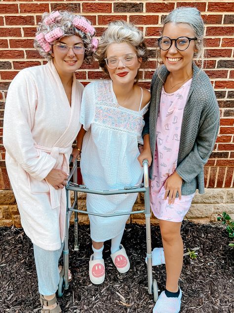 Halloween Costumes Grandma, Grandma Spirit Week, Granny Party Theme Outfit, Grandma Hairstyles Costume, Grandma Costume Ideas, Granny Brunch Outfits, Grandma Outfit Spirit Week, Granny Dress Up, Granny Costume For Adults