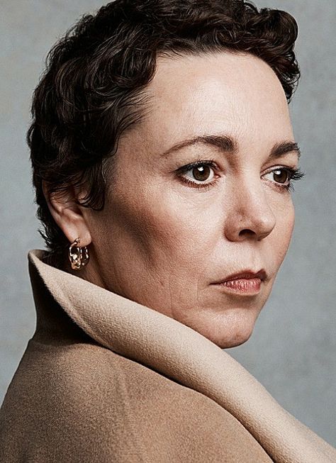 Olivia Colman photographed by Matt Holyoak Olivia Mcewan Hill, Olivia Coleman Short Hair, Olivia Cooke Wallpaper, Olivia Colman, Olivia Cooke Makeup, Olivia Cooke Black And White, Celebrity Headshots, Olivia Coleman, Beyond Beauty