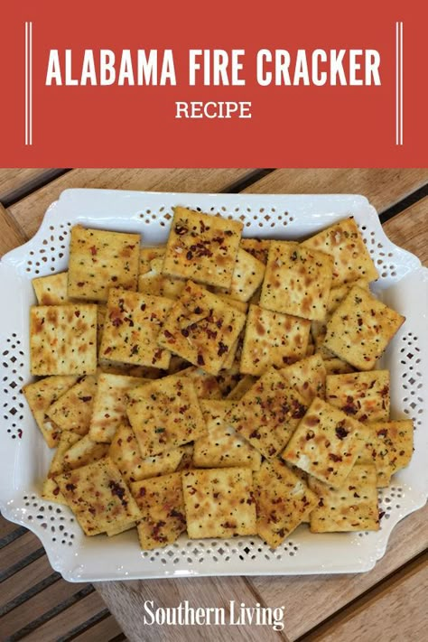 Alabama Fire Crackers Recipe, Saltine Cracker Recipes, Spicy Crackers, Crackers Appetizers, Seasoned Crackers, Fire Crackers, Saltine Crackers, Snack Mix Recipes, Cracker Recipes