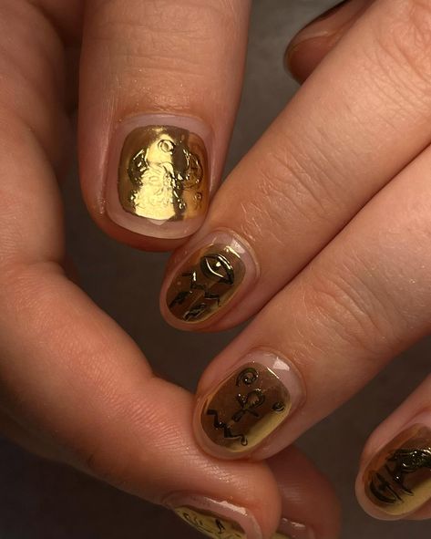 Egyptian hieroglyphs for Bon ⭐️ 💅🏼Classic Gel Mani+ Removal 🎨Intermediate Nail Art ⏱️2hrs 30 • • • #chromenails #goldchrome #heiroglyphics #goldnailart #coolnails #chromenailart #hawkesbay #hawkesbaynz #nznailtech #nznailartist #havelocknorth #havelocknorthnailtech #hastingsnz #napiercity Hieroglyphics Nails, Scarab Nails, Medieval Nail Art, Arabic Nails, Roman Nails, Medieval Nails, Egyptian Nail Art, Egypt Nails, Ancient Rome Aesthetic