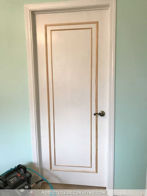 An Easy & Inexpensive Way To Update Flush (Flat Panel) Interior Doors With Moulding Flat Panel Door Makeover, Panel Door Makeover, Flat Panel Interior Doors, Interior Door Makeover, Door Moldings, Diy Doors, Diy Interior Doors, Flat Panel Doors, Door Makeover Diy