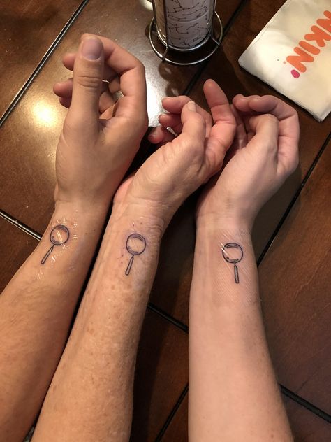 Clue Tattoos, Nancy Drew Tattoo Ideas, Nancy Drew Tattoo, Magnifying Glass Tattoo, Commemorative Tattoo, Drew Tattoo, Sherlock Tattoo, Glass Tattoo, Glasses Tattoo