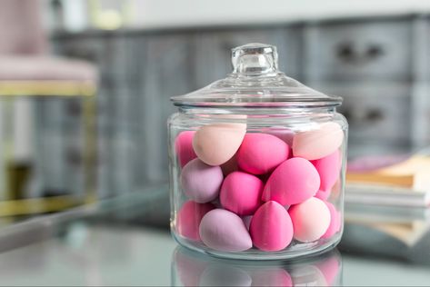 Makeup studio ideas. Beauty blender decor ideas Dr Bedroom, Makeup Commercial, Makeup Artist Studio, School Dr, Studio Makeup, Teen Pregnancy, Beauty Blenders, Top Makeup, Makeup Lessons