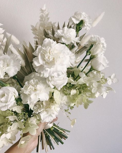 Kimberly | Floral Designer on Instagram: “Taking a break from flowering for tomorrow’s weddings to share this ☺️ If you didn’t already know, Carnations are the shizzzzz! Im a bit…” Bridal Bouquet Carnations, Carnations And Baby Breath, White Carnations Bouquet, Carnation And Baby Breath Bouquet, White Carnation Boutonniere, White Carnations And Eucalyptus, Carnations Wedding, Carnation Wedding Bouquet, Carnation Bridesmaid Bouquet