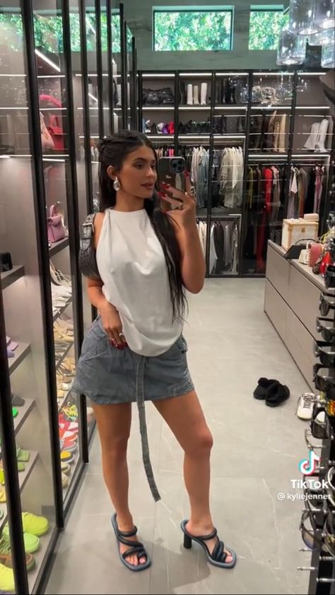 Kylie Outfits, Stylizacje Kylie Jenner, Kylie Jenner Closet, Kylie Jenner Outfits Casual, Look Kylie Jenner, Estilo Kardashian, Looks Kylie Jenner, Trajes Kylie Jenner, Kylie Jenner Look