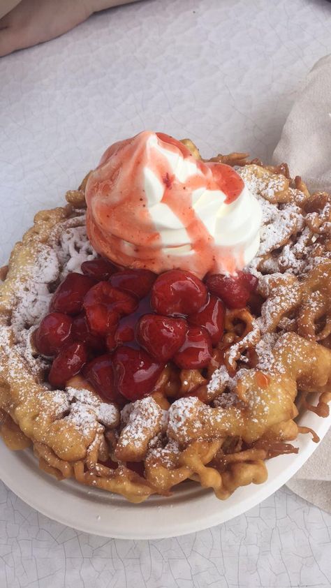 Funnel Cake Pictures, Funnel Cake Flavors, Funnel Cake Aesthetic, Canada's Wonderland, Funnel Cakes, Junk Food Snacks, Food Babe, Delicacy Food, Yummy Comfort Food