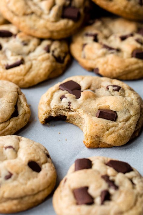 The best soft and chewy chocolate chip cookies recipe on sallysbakingaddiction.com Sallysbakingaddiction Chocolate Chip Cookies, Sallysbakingaddiction Cookies, Sally’s Baking Christmas Cookies, Sally’s Baking Cookies, Sally’s Chocolate Chip Cookies, Chocolate Chip Cookies Sally’s Baking, Baking Chocolate Chip Cookies, Chewy Chocolate Chip Cookies Recipe, Chocolate Chunk Cookie Recipe