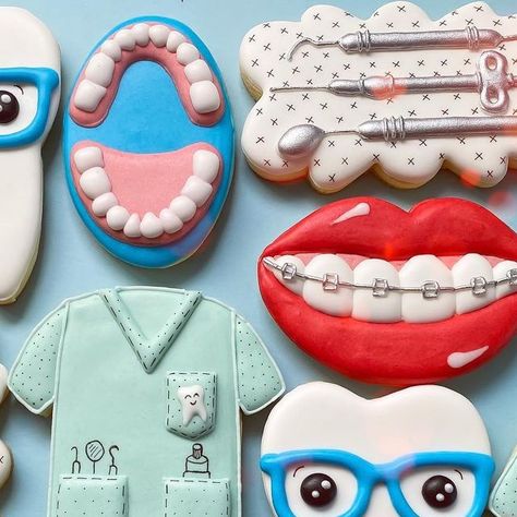 That Girl Who Bakes Cookies on Instagram: "How cute is this dental set? 🦷 Birthday gift for a dentist. 🪥 . . . . . . . . . . . . . . #thatgirlwhobakescookies #dentalcookies #dentistcookies #toothcookies #toothbrushcookies #bracescookies #scrubscookies #teethcookies #dentaltoolcookies #sacookiecommunity #lipscookies #lipcookies #medicalcookies" Dental Cookies Decorated, Tooth Cookies Decorated, Dentist Cookies, Dental Cookies, Teeth Cookies, Dentist Gift Ideas, Tooth Cookies, Medical Themed Parties, Dentist Cake