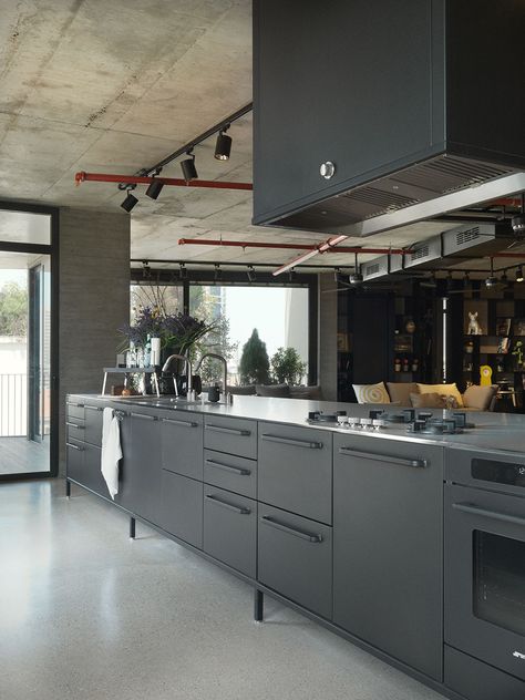 Line Øhlenschlæger on Behance Vipp Kitchen, Modern Industrial Loft, Loft Style Homes, Apartment Bar, Open Plan Apartment, Vibeke Design, Industrial Apartment, Loft Stil, Industrial Livingroom