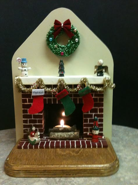 CHRISTMAS SCENE Candle holder Diy Christmas Scene Ideas, Miniature Christmas Scenes, Christmas Miniatures Scene, Christmas Frames Diy, Vintage Inspired Christmas Decor, Christmas Themed Cake, Christmas Diorama, Diy Nativity, Awesome Elf On The Shelf Ideas